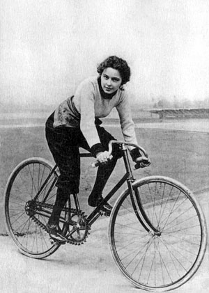 Helene-Dutrieux300